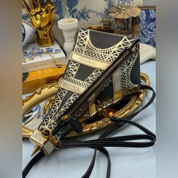 🆕 BETSEY JOHNSON 🧿 NWT Betsey in Paris Light Up Eiffel Tower Crossbody - Picture 9 of 16